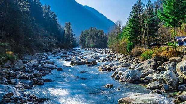 Tirthan valley tour packages for family